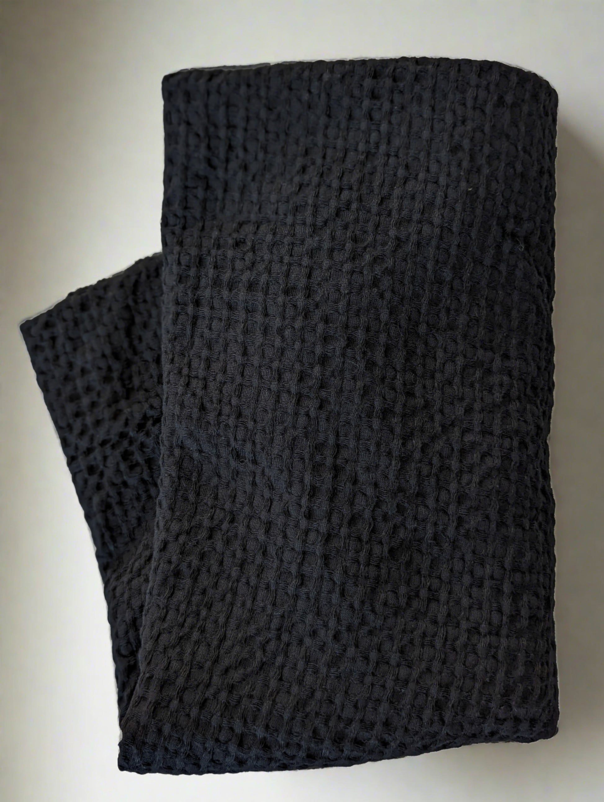 Luxurious waffle throw blankets for bed make of linen #color_black