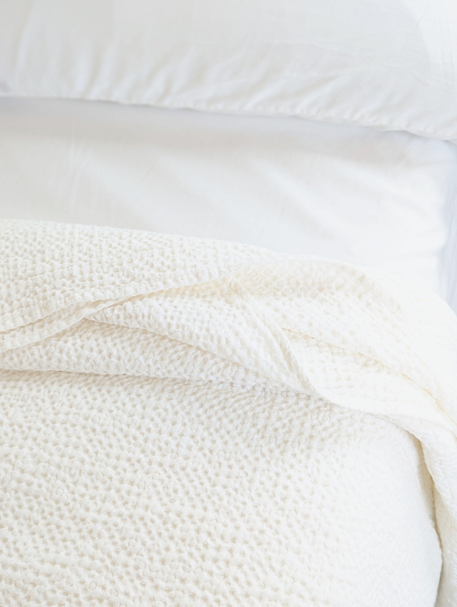Luxurious waffle throw blankets for bed make of linen #color_white