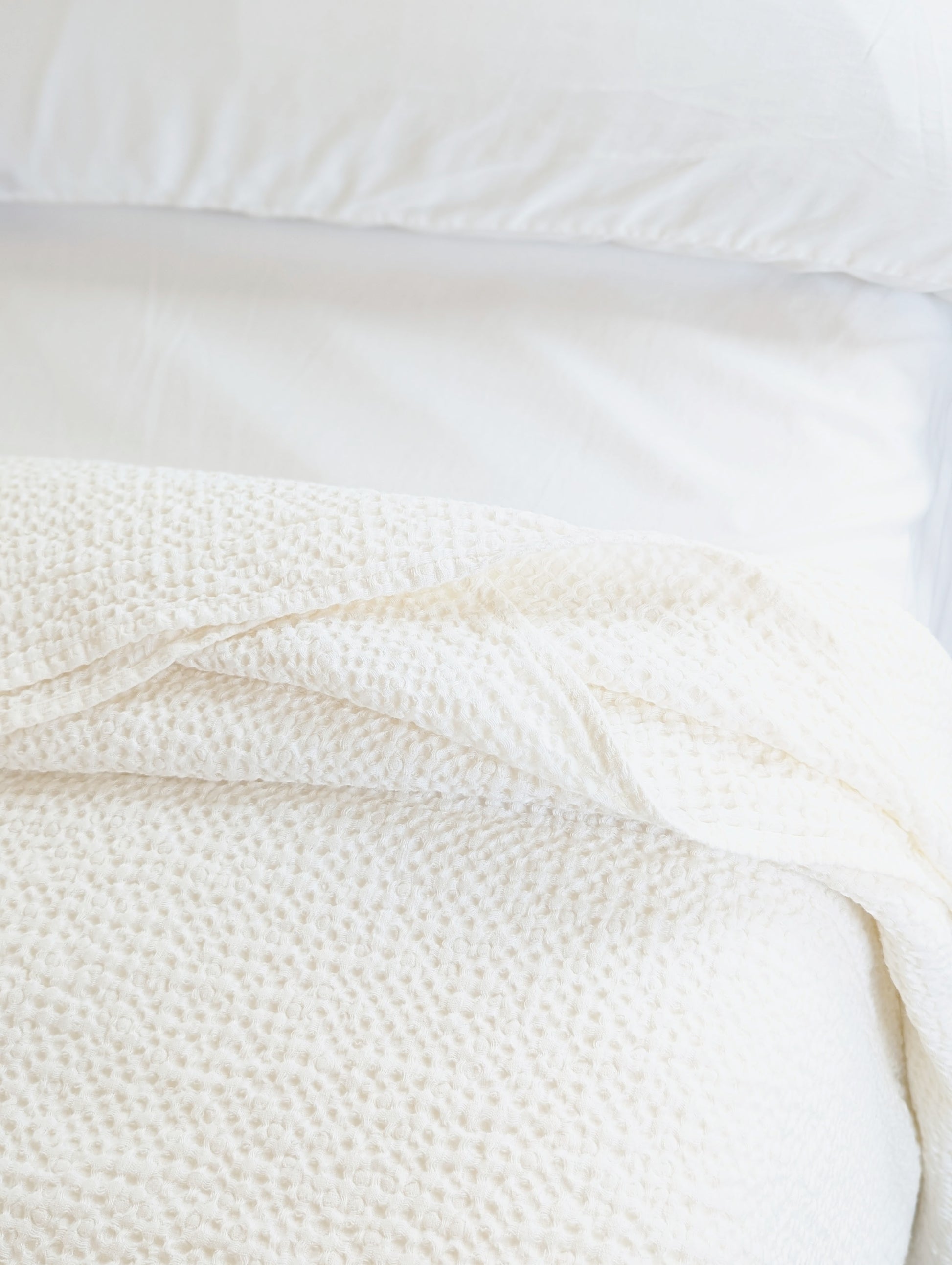 Luxurious waffle throw blankets for bed make of linen #color_white