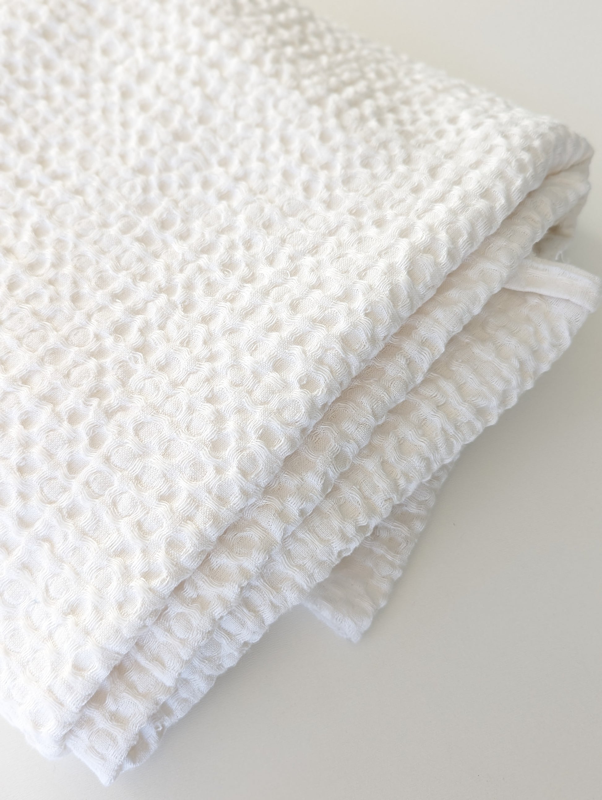 Luxurious waffle throw blankets for bed make of linen #