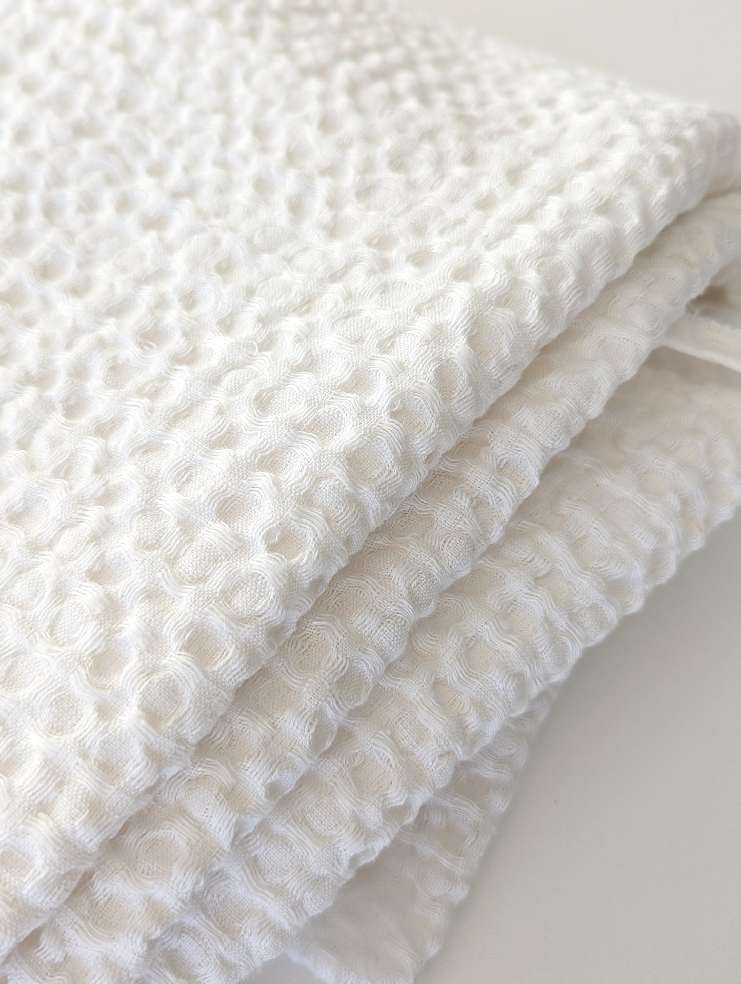 Luxurious waffle throw blankets for bed make of linen 