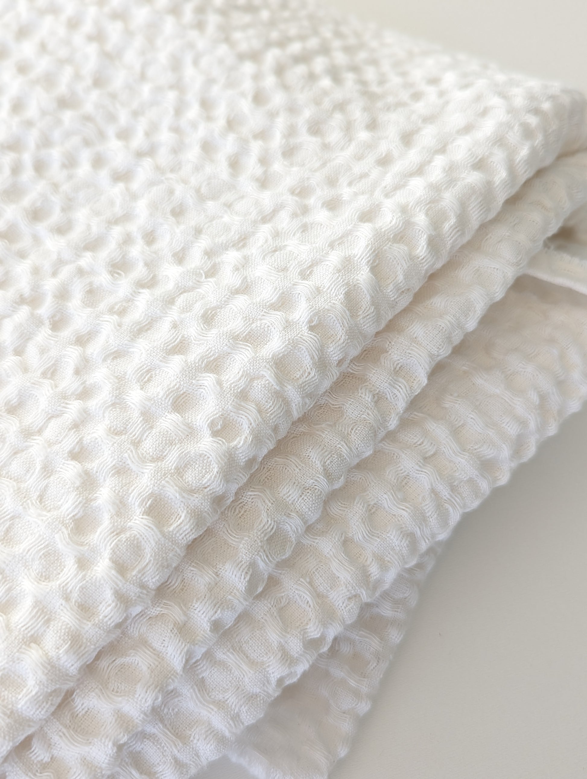 Luxurious waffle throw blankets for bed make of linen 