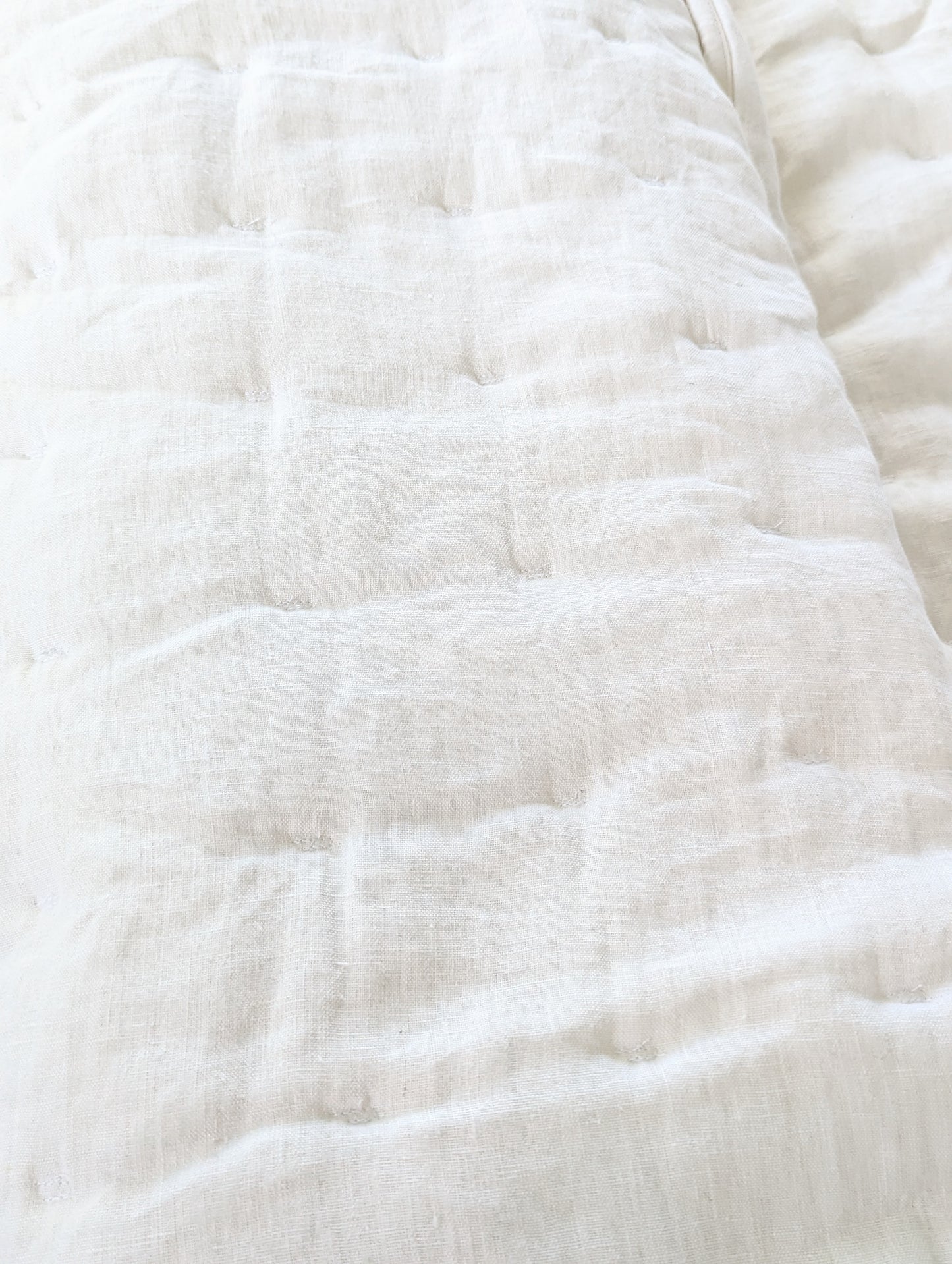 Linen bedding for king-sized beds Designer linen sheets for oversized mattresses Linen bedding solutions for interior projects High-quality linen bedding for design enthusiasts Oversized linen pillowcases for interior decor Designer linen throws for oversized beds Custom linen bedding options for designers Linen bedding accessories for interior styling Oversized linen bedspreads for designer spaces Designer linen bedding with customizable options Oversized linen quilt covers #color_warm-white