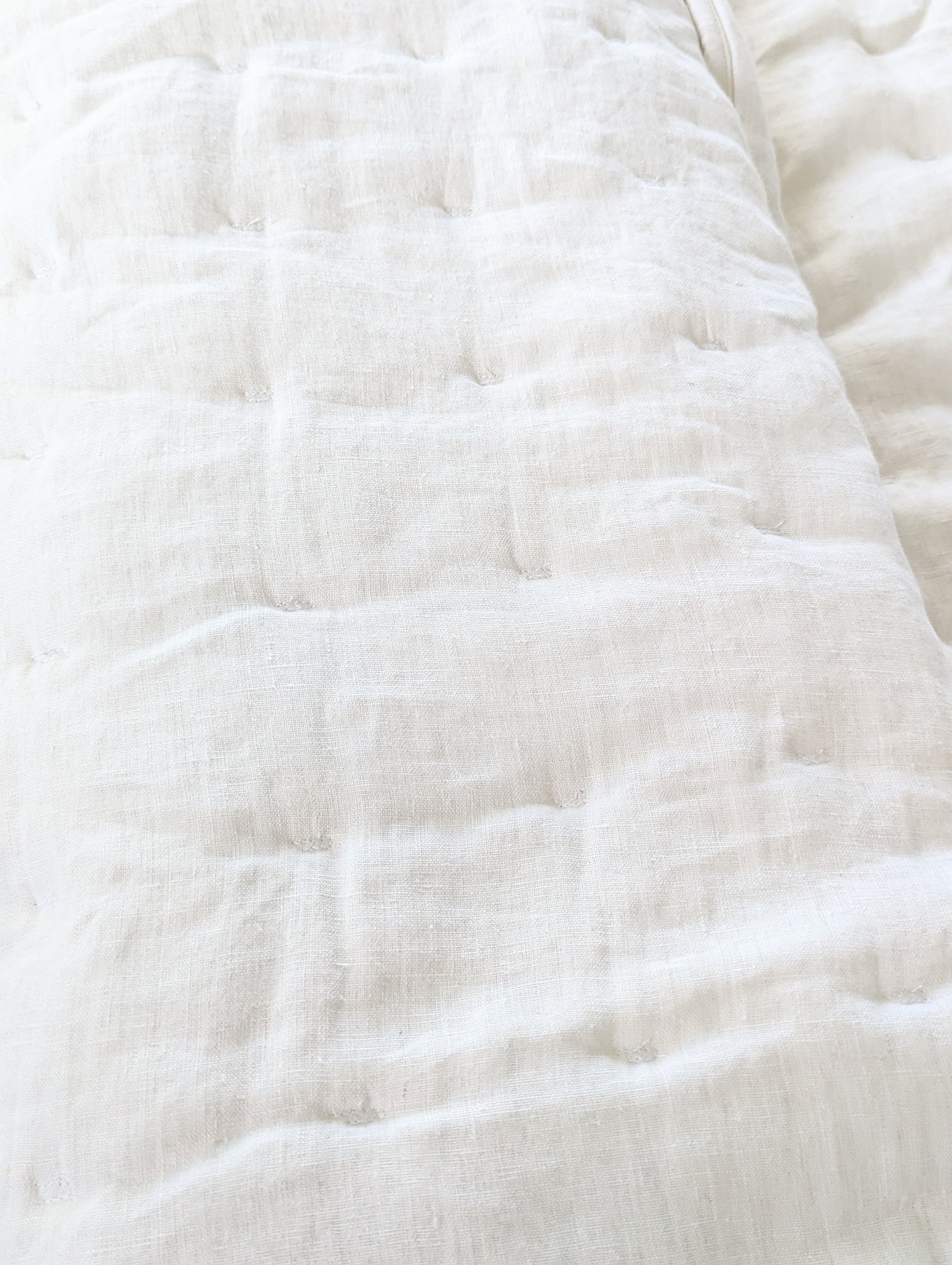 Linen bedding for king-sized beds Designer linen sheets for oversized mattresses Linen bedding solutions for interior projects High-quality linen bedding for design enthusiasts Oversized linen pillowcases for interior decor Designer linen throws for oversized beds Custom linen bedding options for designers Linen bedding accessories for interior styling Oversized linen bedspreads for designer spaces Designer linen bedding with customizable options Oversized linen quilt covers #color_warm-white