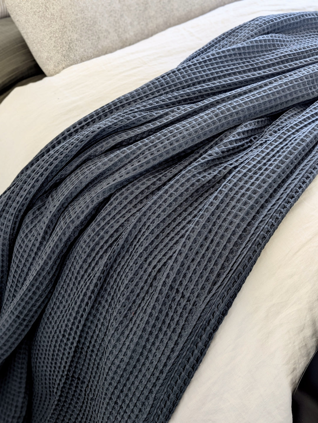 Experience the Ultimate in Comfort with Oversized Turkish Cotton Waffle Blankets – Soft, Breathable, and Perfectly Sized for Luxurious Bedding. Elevate Your Sleep with Premium Cotton Bedding Essentials #color_navy