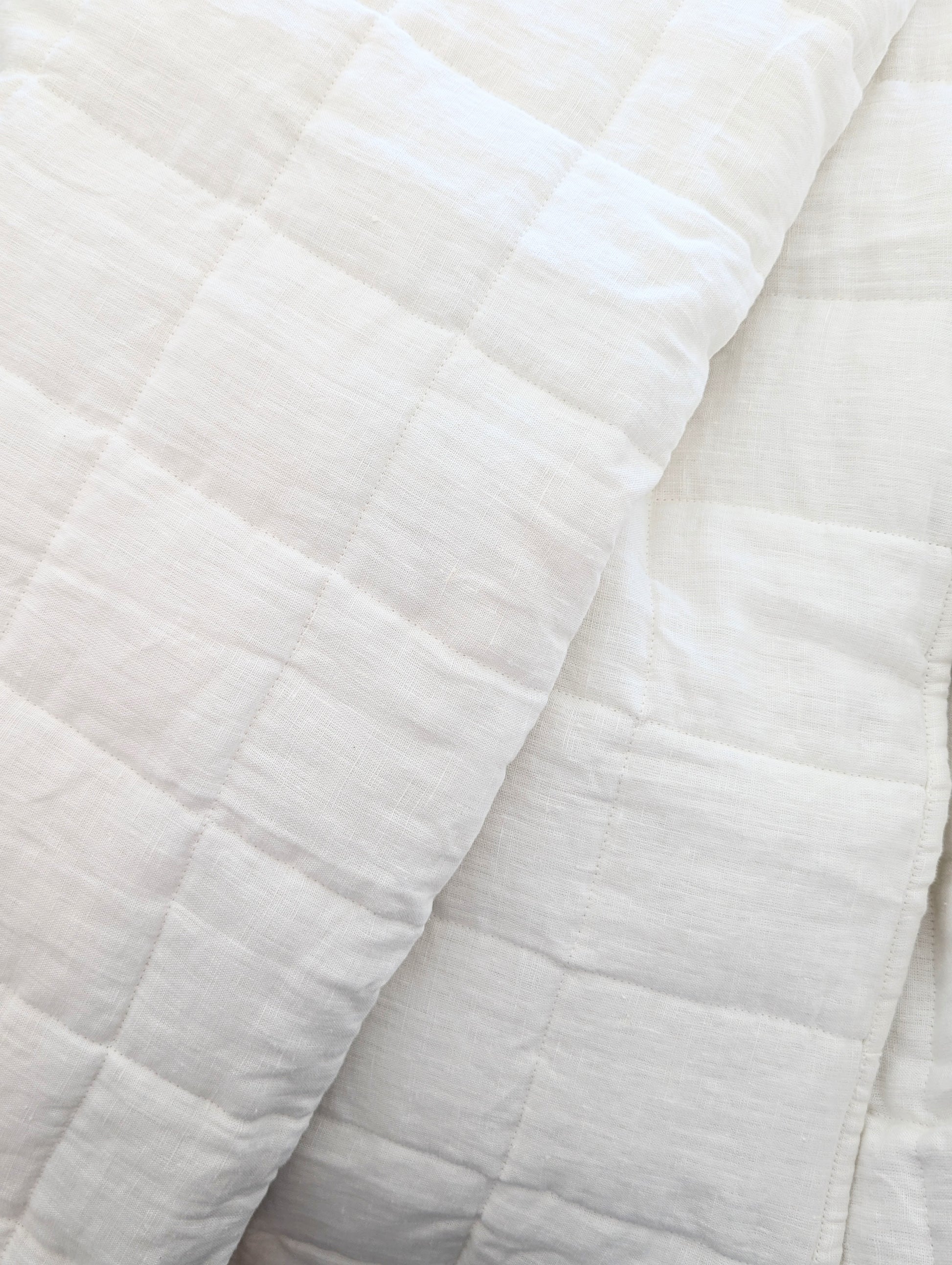 Oversized bedding alaskan king wyoming king florida king oversized king #color_warm-white