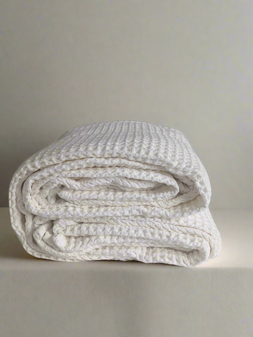 Experience the Ultimate in Comfort with Oversized Turkish Cotton Waffle Blankets – Soft, Breathable, and Perfectly Sized for Luxurious Bedding. Elevate Your Sleep with Premium Cotton Bedding Essentials#color_white