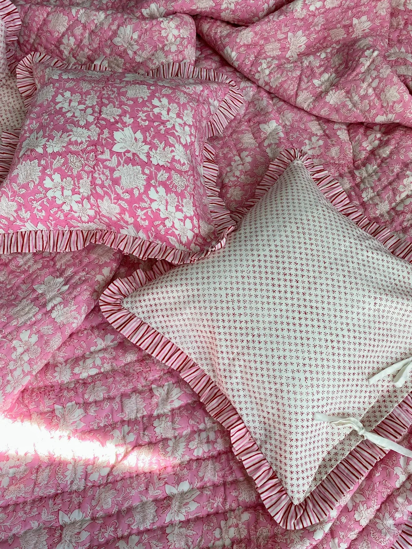 Rose Ruffle Quilt Set