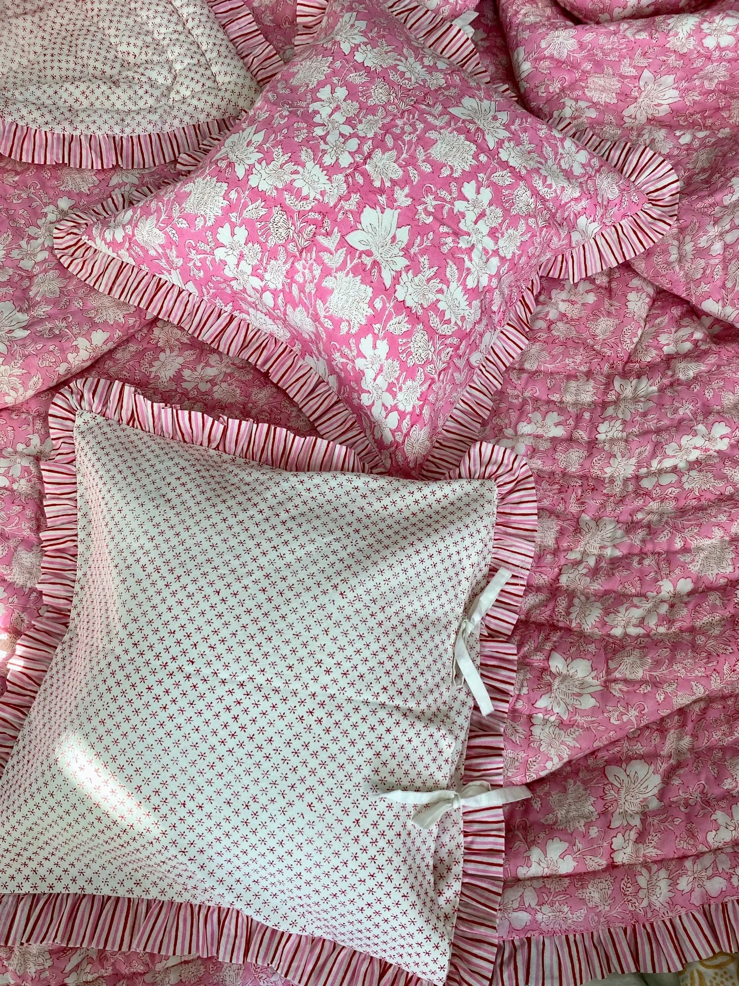 Rose Ruffle Quilt Set