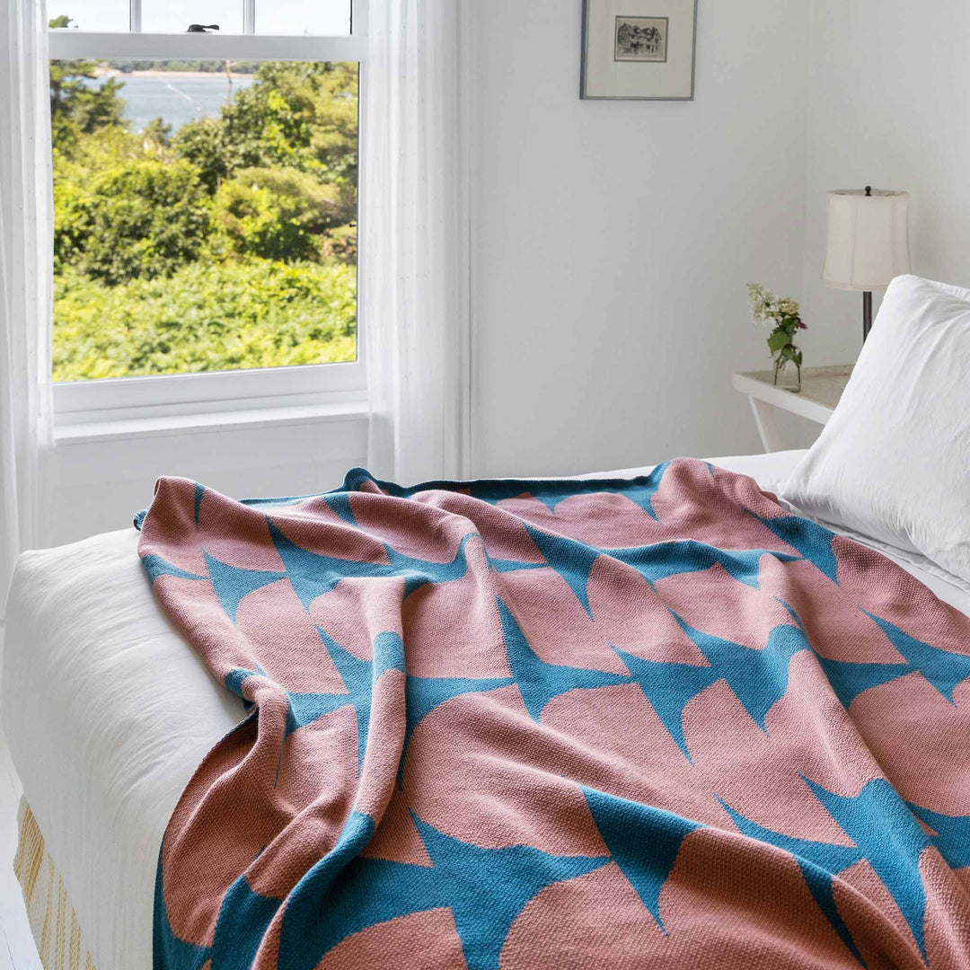 Knit Modern Throw Blanket - Poly Kaareva by Petra Kaksonen