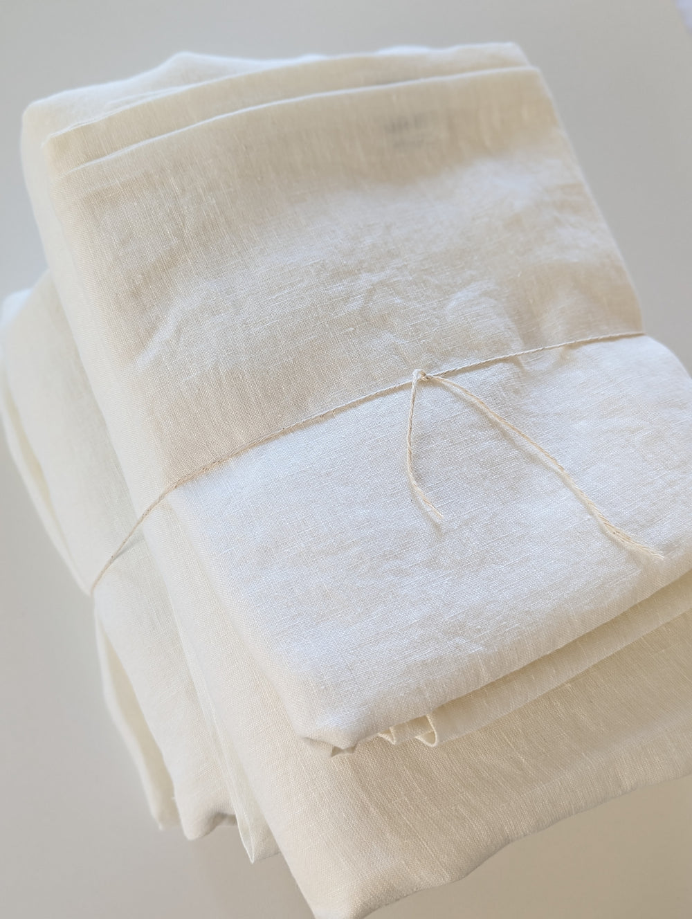 Luxury sheets and bedding set Oversized linen duvet covers for interior designers King-sized linen duvet cover sets for luxurious bedding Premium linen duvet cover sets for oversized beds Designer linen duvet covers for king-sized mattresses Luxurious linen bedding sets for interior projects High-quality linen duvet cover sets for oversized beds Oversized linen duvet cover sets for designer spaces #color_warm-white